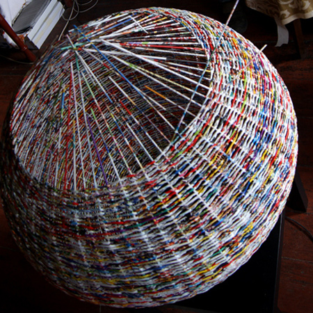 Weave a paper basket lampshade