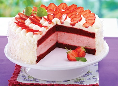Red velvet ice-cream cake 