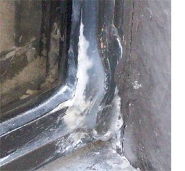 Treat corrosion on aluminium