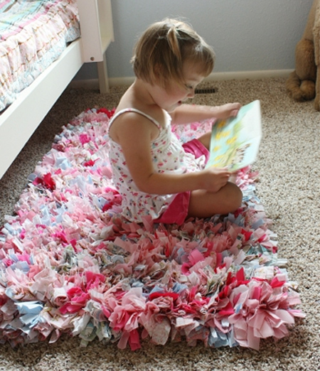 How to make a rag rug using fabric scraps 