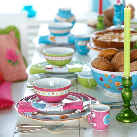 Colourful ideas for a casual eat-in kitchen colourful crockery