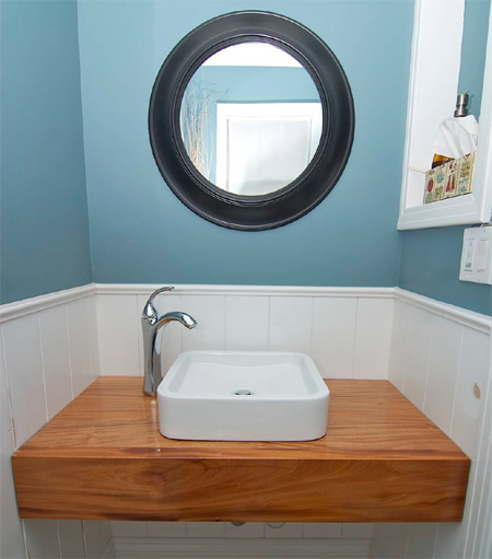 Guest bathroom with coastal style beadboard panel plascon double velvet aqua teal turquoise