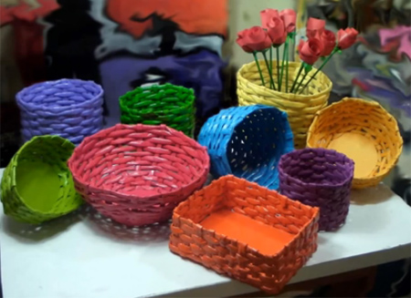 Make colourful rolled paper baskets circular or oval
