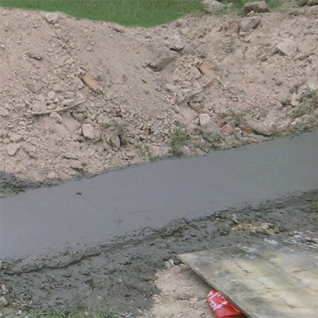lay foundations footing for brick wall construction