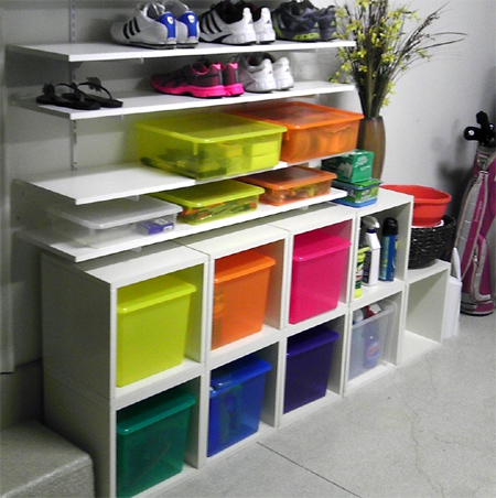 This arrangement of storage cubes is perfect for storage in a garage or workshop, or for a children's bedroom