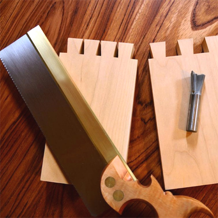 With its fine teeth and reinforced blade, a dovetail saw is used for straight cuts in timber or board. The reinforced strip on the cutting blade ensures that the blade does not bend during cutting