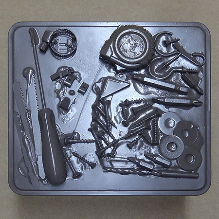 Turn a tin into a handy and decorative toolkit