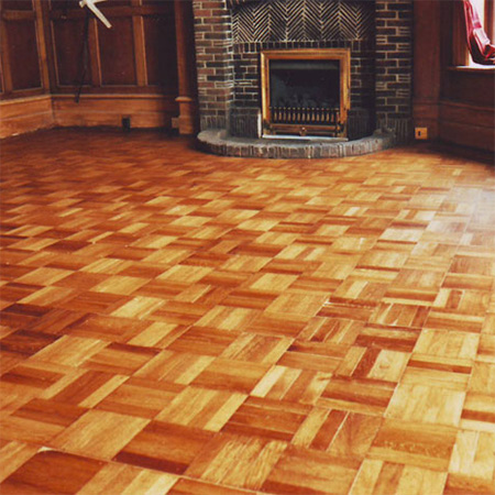 restore parquet floor after application of floor varnish
