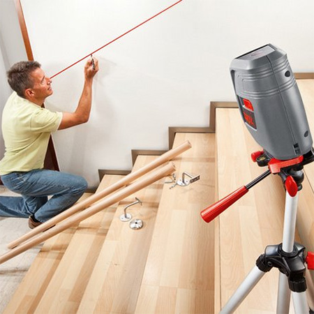 The laser level comes standard with a tripod base and lightweight aluminium tripod. Handling is enhanced by anti-slip soft grip and, while small, the device is also durable with a robust metal front. 