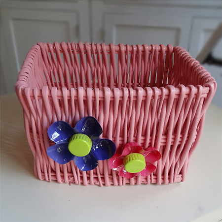 Rust-Oleum 2X UltraCover spray paint and turn plain white baskets into colourful storage containers