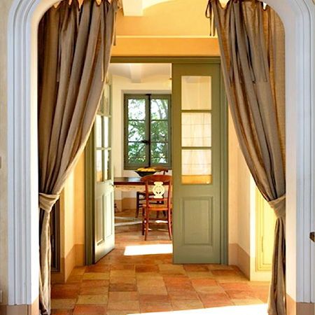 portiere cover door with drapes curtains to keep out winter draughts and insulate room