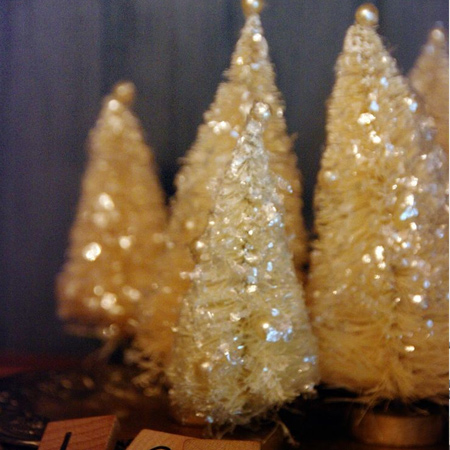 Make a sisal bottle brush Christmas tree