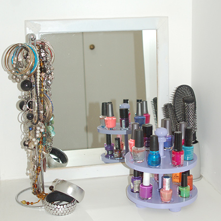 Nail polish usually ends up tossed into the bottom of drawers or crammed into a make up bag. With this Nail Polish Carousel you can have all your colourful bottles within easy reach.