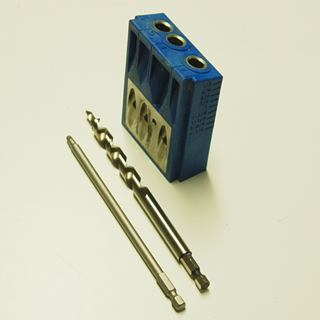 The main components in any Kreg Kit is the drill guide, the unique drill bit, and long-shafted bit. The jig is designed in such a way as to allow angled holes to be drilled into timber or board, while the unique drill tip bores out a pilot hole for the screw