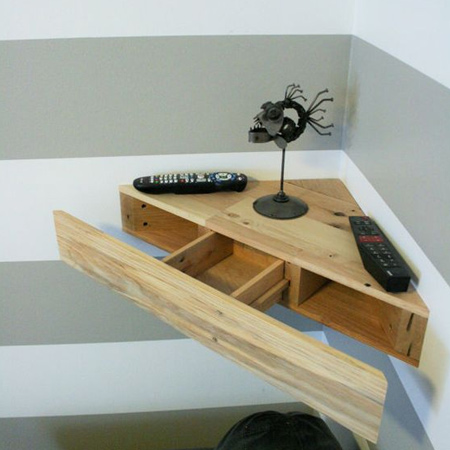 You can even make a secret shelf to fit into a corner, and it's perfect for storing accessories as well as valuables. 