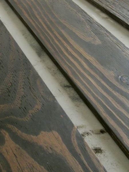 BELOW: A closer look at how the stain highlights the pine veneer of the plywood planks.