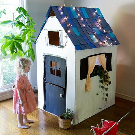 Cardboard playhouses large or small are lots of fun and allow children to express their imagination and creativity. 