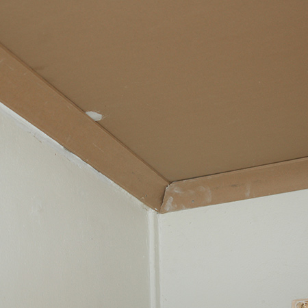 Gypsum cornice can be attached to the walls using concrete nails or a construction adhesive. For polyurethane cornice, use an adhesive specifically formulated for this product