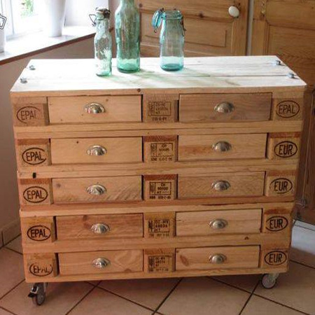 This mobile storage cabinet is a very efficient use of reclaimed wood pallets and requires very little disassembly
