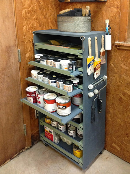 There are also handy hangers on the paint storage cabinet for hanging paintbrushes and paint rollers so that they don't get damaged and are easy to find.