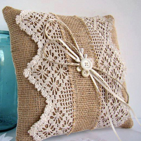 Make a burlap cushion with lace design