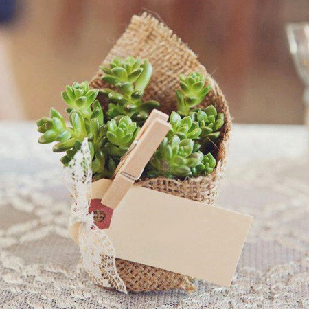 Gift pouches, party favours, or gifts... burlap is an affordable way to add a unique spin to gift wrap.