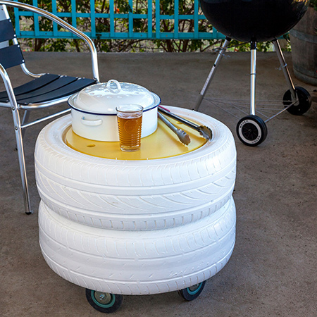 Builders have a great idea for using those old, worn out tyres, which have been sitting in your garage for ages. Using a few, easy steps, a couple of old tyres, supawood offcuts and some castors, you can build your very own braai storage unit. 