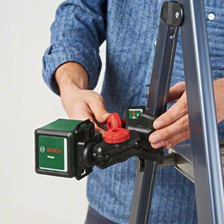The Bosch Quigo III comes complete with the MM2 universal clamp, allowing the device to be secured easily to table tops, ladders, or similar surfaces. This is made particularly easy by the adapter plate, which now also features precision adjustment in a range of ± 2cm, meaning it is unnecessary to readjust the universal clamp so often.