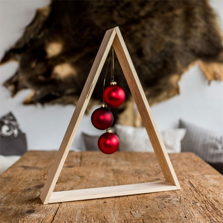 HOME-DZINE | Christmas Crafts - Add a touch of festive glamour to your dining table with this magical centrepiece.