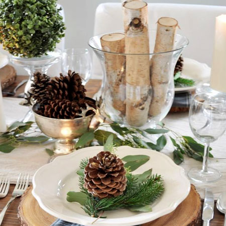 HOME-DZINE | Christmas Crafts - The garden can be a treasure trove that can be used to make festive table decor. You never know what you might find if you go for a forage in the garden. Using natural materials is a wonderful way to add a touch of greenery and introduce a festive setting. Make use of pine cones, sprigs of fresh greenery, and even cut branches, to create the perfect atmosphere for holiday dining.