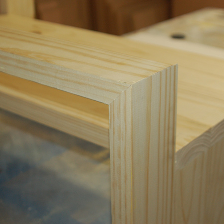 BELOW: Absolutely flush mitred corners where the high sides join the tops.