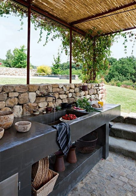 HOME-DZINE | Outdoor Kitchens - One of the biggest new trends for outdoor kitchens is the combination of organic materials when installing an outdoor kitchen. Concrete and raw timber, especially reclaimed timber, provide an easy way to create a functional outdoor kitchen that is the centrepiece of any outdoor entertainment area.