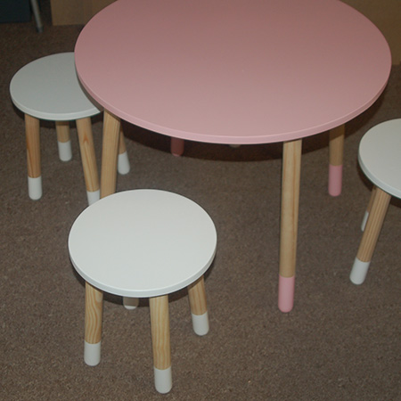 HOME-DZINE | Childrens Furniture - The kiddies play table and the stool seats were made using 16mm SupaWood, while the legs are pine curtain poles that you will find at Finishing Touches inside Builders Warehouse.