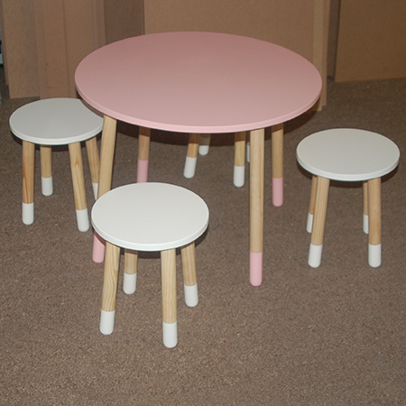 Kiddies table and stools