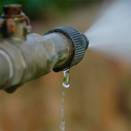 HOME-DZINE | Boreholes - With water shortages and water-shedding soon to become a reality, we look at the possibility for drilling a borehole on your property.