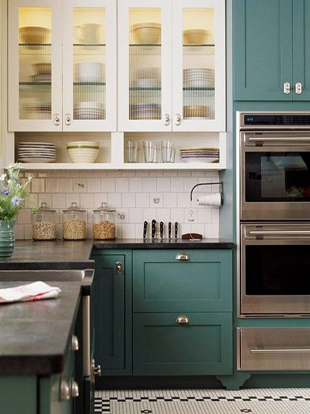 Two-tone kitchen cabinets are a great way to breathe new life into a boring kitchen