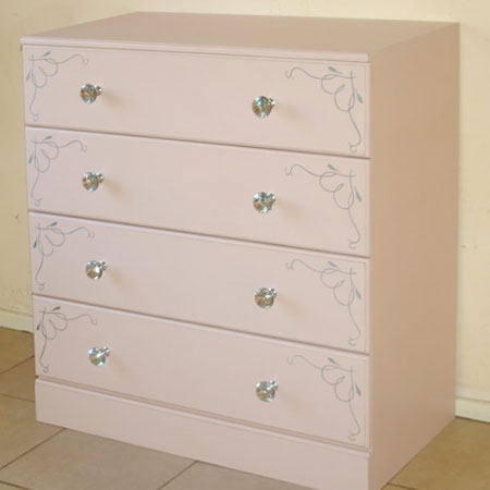 chest of drawers with gelmar crystal knobs