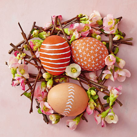Au naturel... you don't need to do that much to create these wonderful Easter eggs. Use a fine-tip white marker pen to draw designs onto the egg shell.