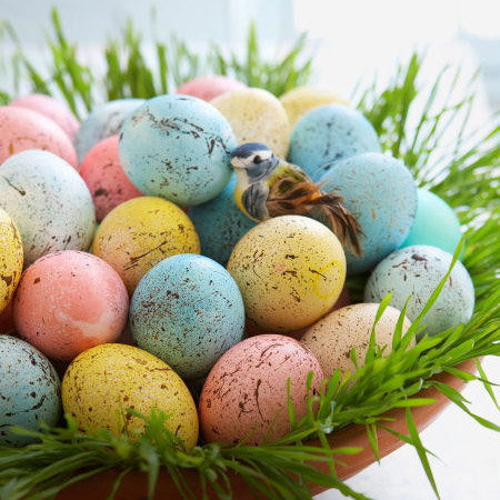 Dye your eggs with food colouring, or paint with craft paint, and then splash them with browns. These spattered eggs look wonderful when placed together in an attractive container and displayed as a centrepiece.