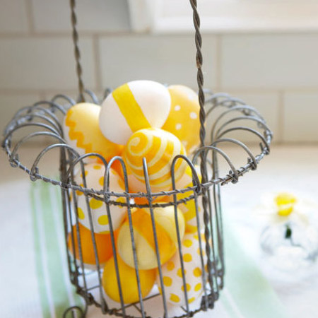 Here's an easy way to add a colourfull splash to any Easter table setting. Paint eggs in bright yellow colours and then paint on swirls, stripes and dots.