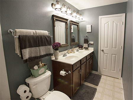 Weekend Makeover for a Bathroom