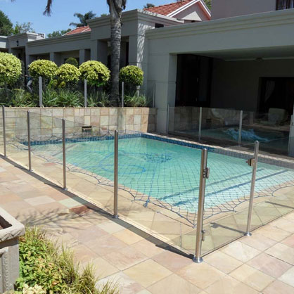 Close Off Swimming Pool with Glass Panel Fence