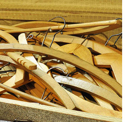 Organise jewellery with recycled coat hangers