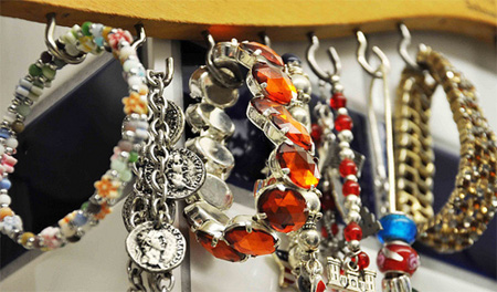 Organise jewellery with recycled coat hangers