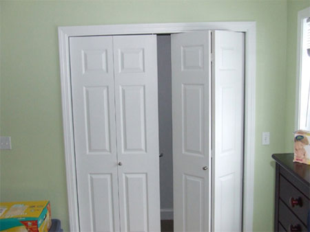 hang bi fold closet doors