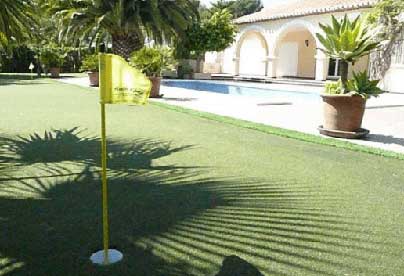 Putting greens and mini golf in your garden