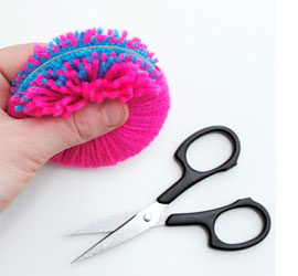 How to make a pom-pom