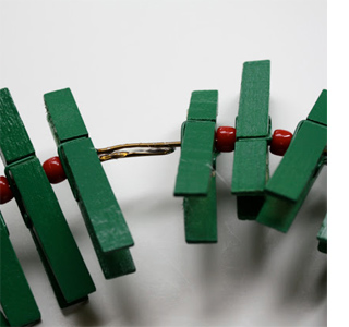 Make a decorative peg wreath 