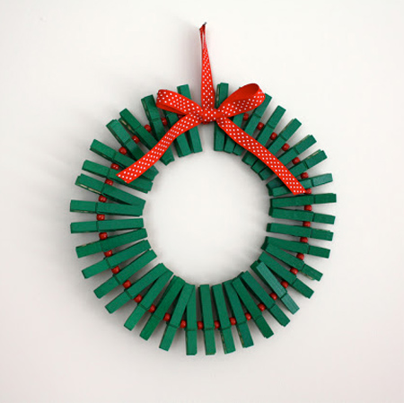 Make a decorative peg wreath with ribbon