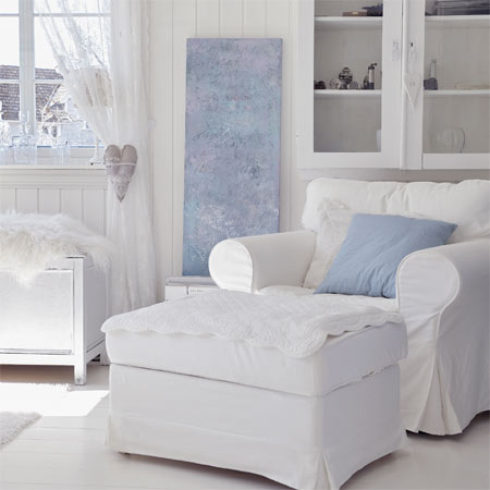 Decorate a home in delicate whites